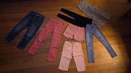 Gr. 134 - 140: Div. Leggins, Shorts und Hosen