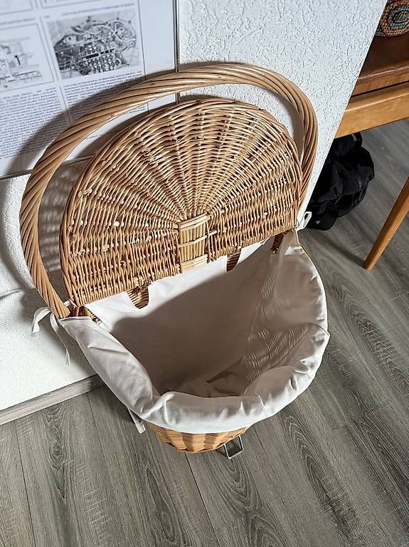Paniers à linge: Panier à linge Ikea - TOLKNING  – D'occasion à Pully par Tasnimwhatever 2