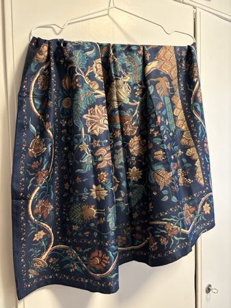 Vintage Seidentuch, dunkles Blau mit floralem Muster