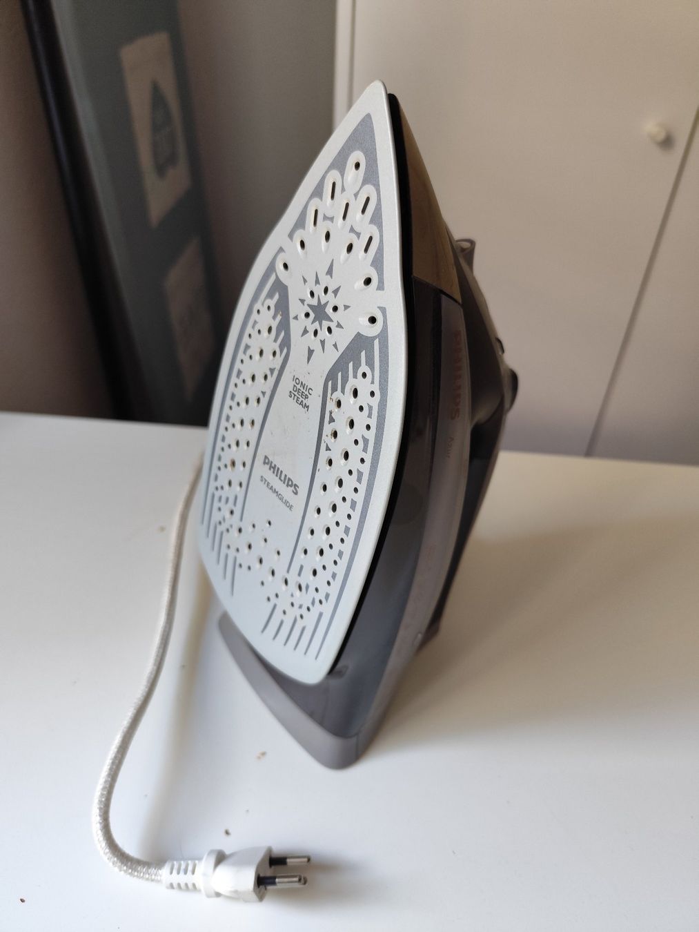 Philips Ferri da stiro: Philips Dampfbügeleisen SteamGlide Ionic Deep Steam Iron – Usato da Bern venduto da frupniew 2