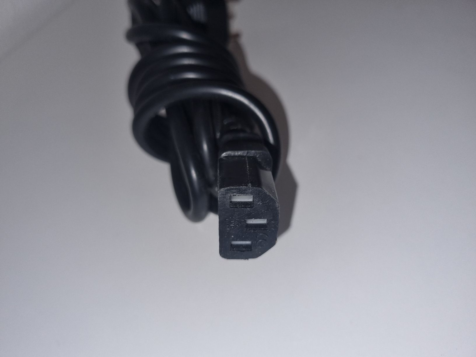 Kabel: Netzkabel Typ 13 auf C13 Schwarz – Neu (gemäss Beschreibung) aus Chur von Beimirhates 1