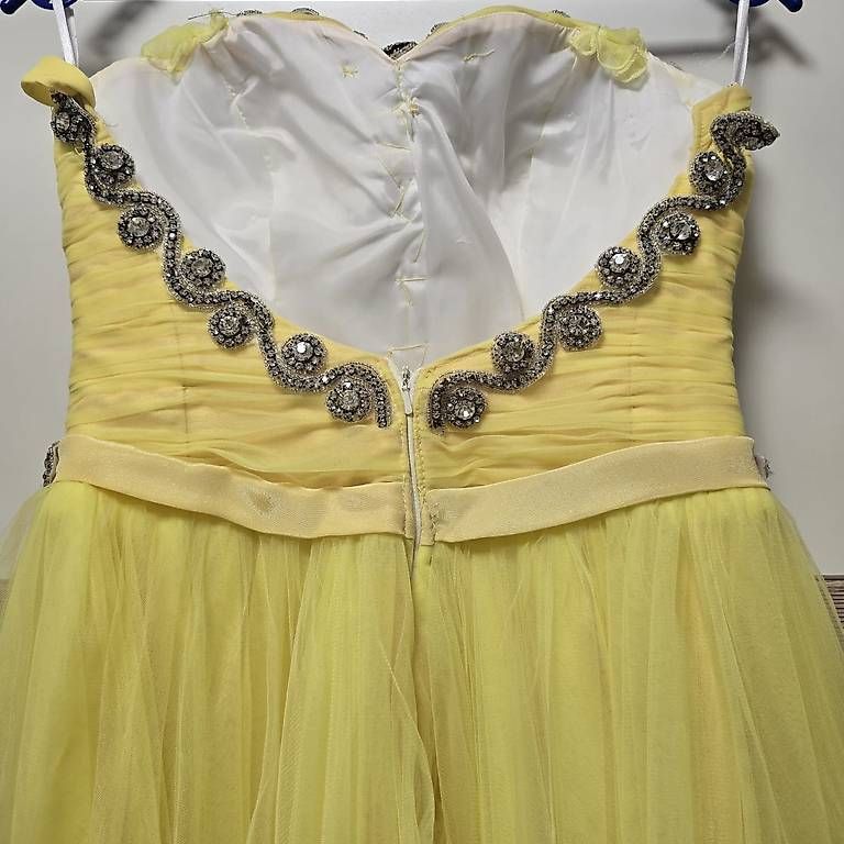 Robes: Abendkleid Gelb – D'occasion à Burgdorf par vio_g9mn 1