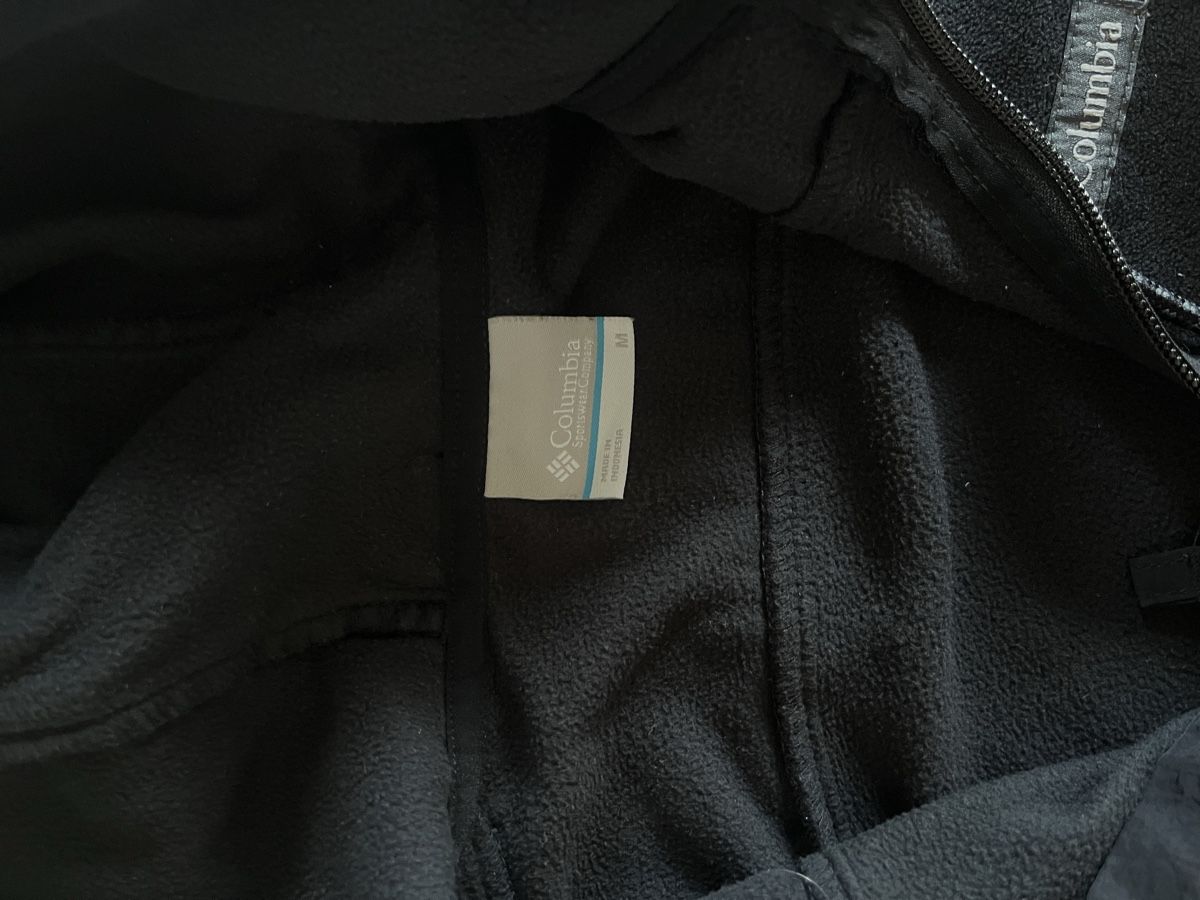 Columbia Giacche: Giacca Columbia con cappuccio nera taglia M usata – Usato da moosseedorf venduto da andrina.salis 1