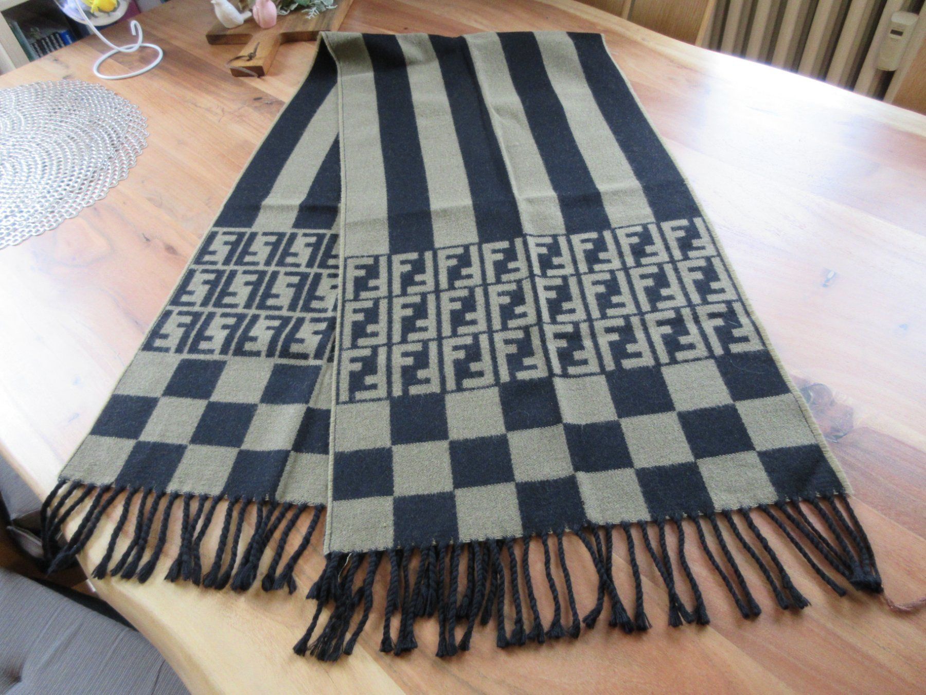 Fendi Foulard & Sciarpe: FENDI 100% WOOL Schal/Scarf/Italy!! – Usato da Goldach venduto da mamakotzi 3