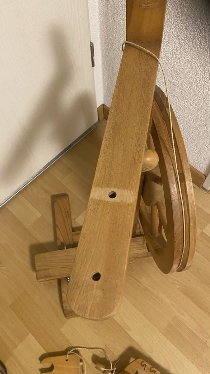 Spinnräder: Antikes Spinnrad Holz - Dekoobjekt – Gebraucht aus Zürich von Timi80 7