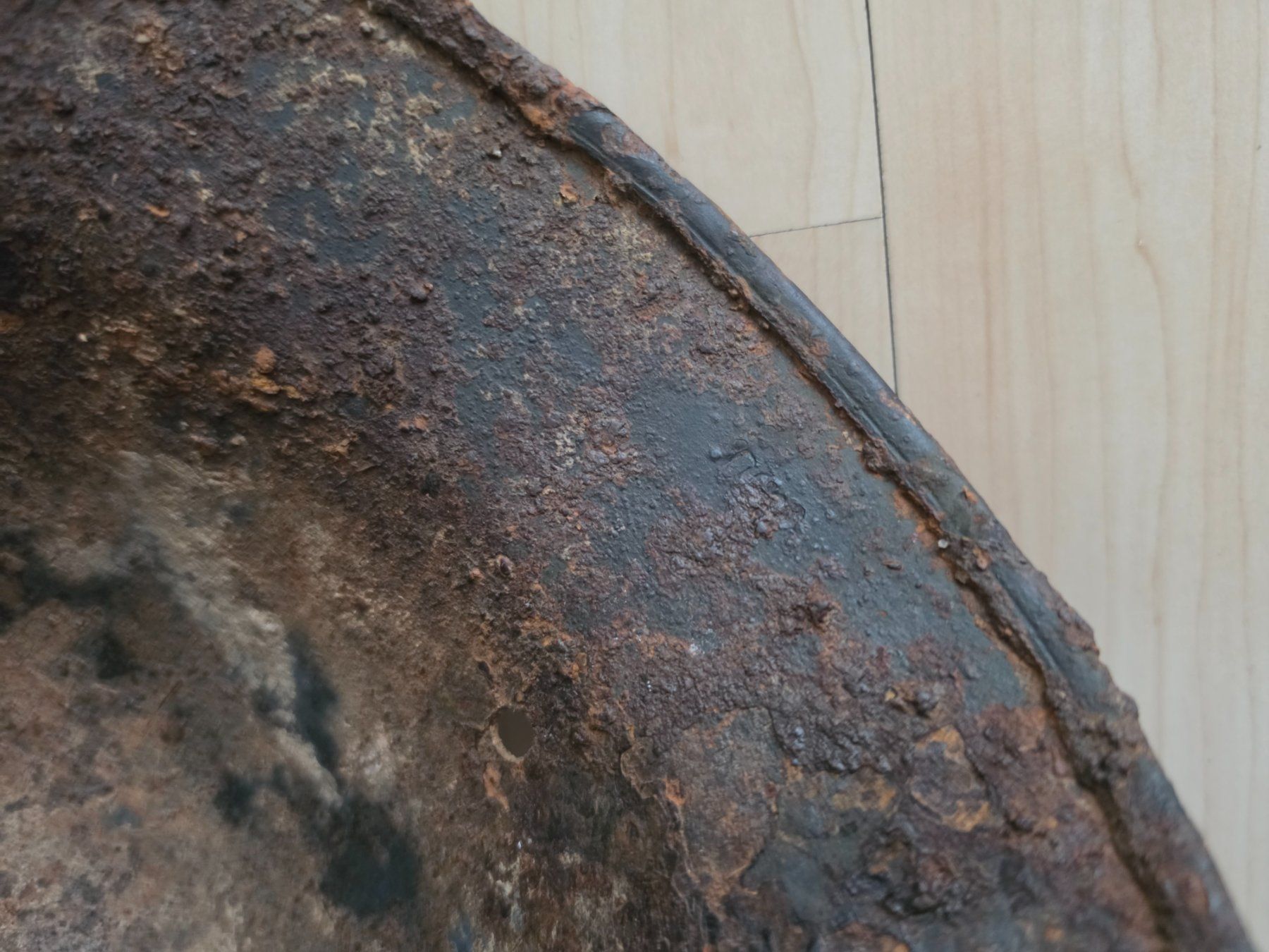 Uniformi: M35 Stahlhelm der Luftwaffe Bodenfund WW2 – Difettoso da Chur venduto da Ghostwulf 7