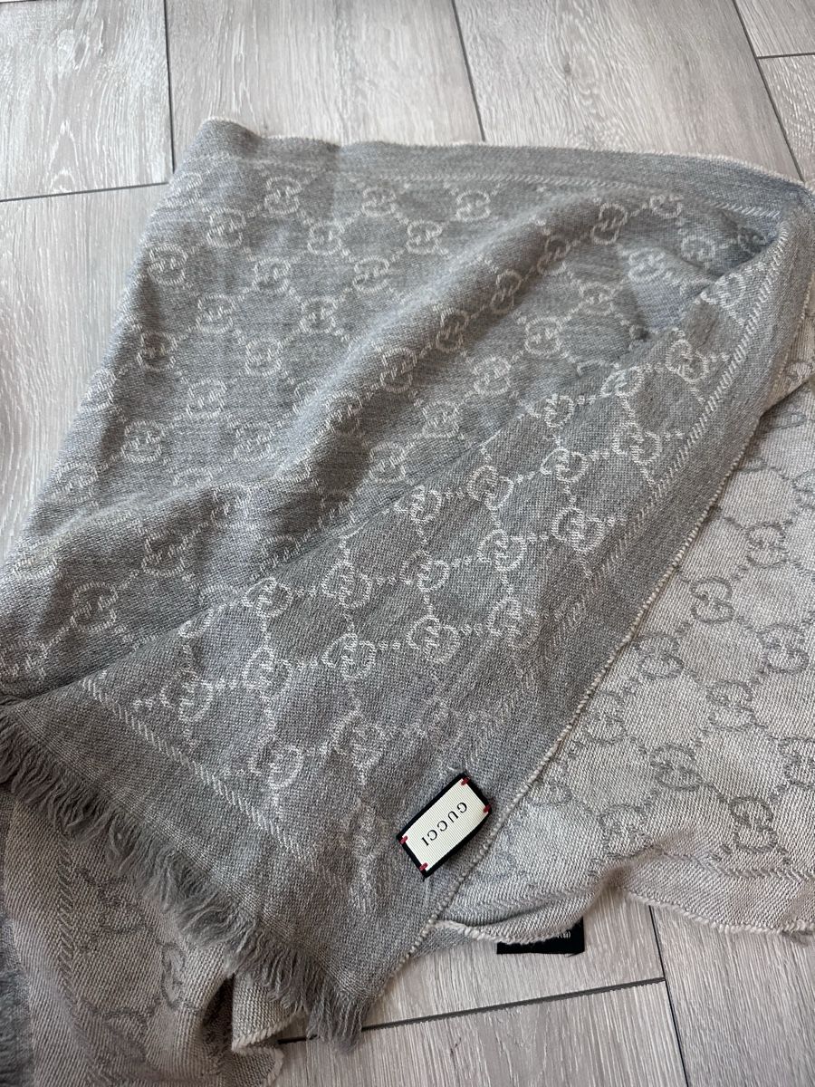 Gucci Foulards, Tücher & Schals: Schal Gucci GG Muster grau gebraucht – Gebraucht aus Zürich von mar_5mvd 2