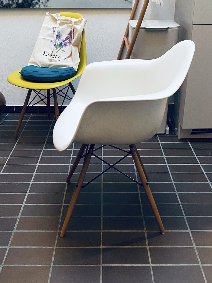 Eames Sedie: Eames Plastic Armchair DAW Stuhl – Usato da Thalwil venduto da Alice015