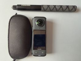 Insta360 X4 avec selfie stick