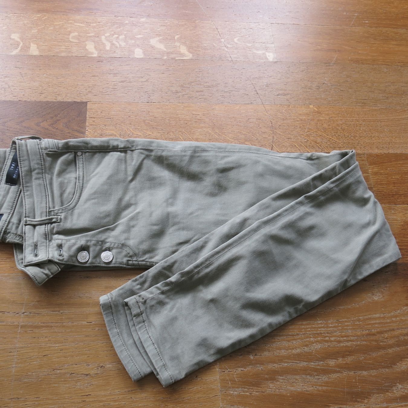 Guess Pantalons: GUESS Hose Gr. 28 Farbe Olive – Neuf (Voir description) à Winterthur par Sauter3000 1