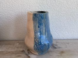 Vase bleu et blanc en céramique