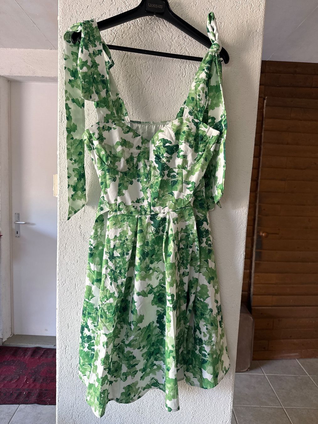 Robes et jupes: KLEID GR S NEU – D'occasion à Birr par WalkyriaM