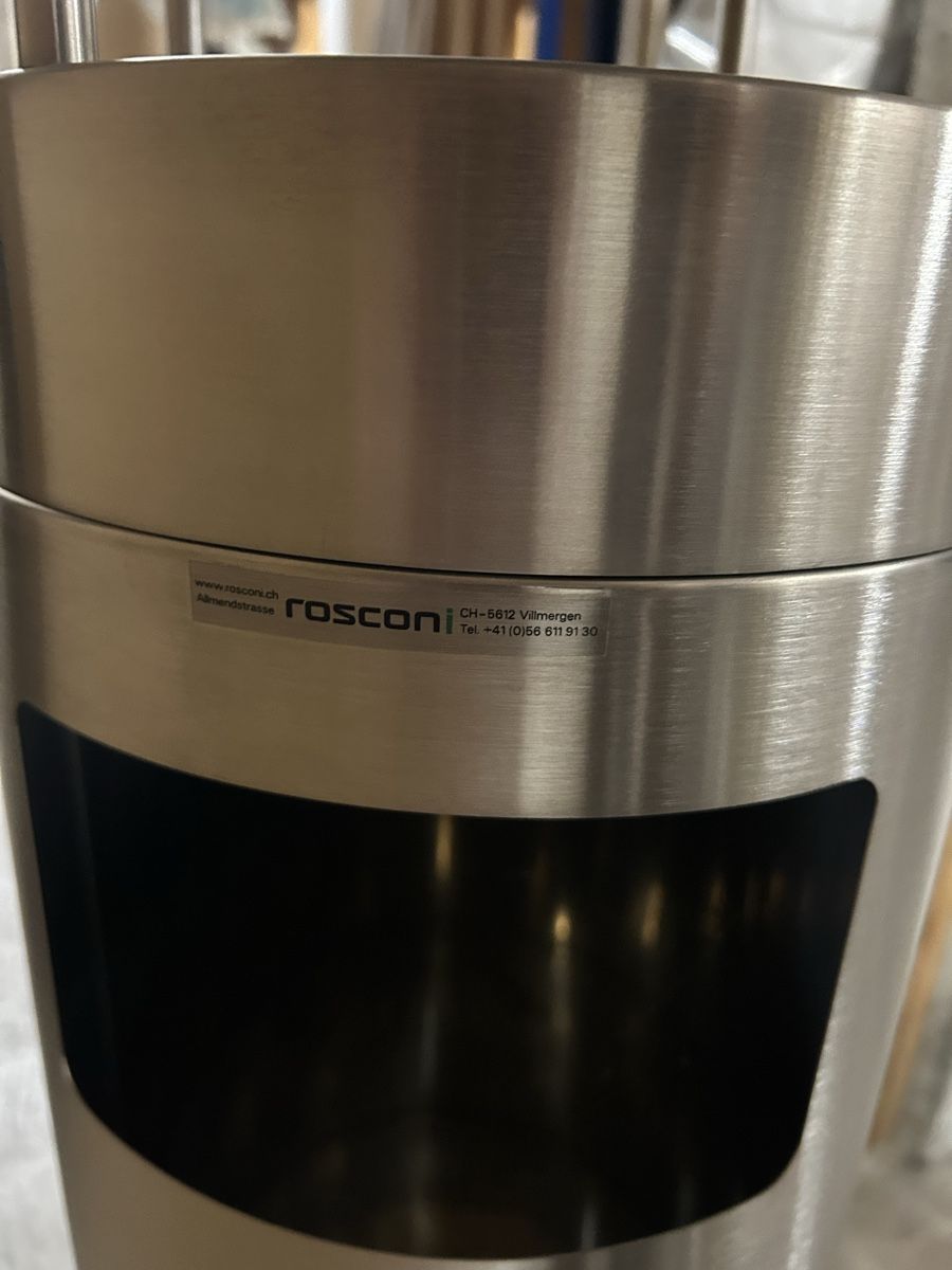 Cestini per rifiuti: Abfalleimer mit Aschenbecher Rosconi – Usato da Villmergen venduto da RosconiSystemsAG 1