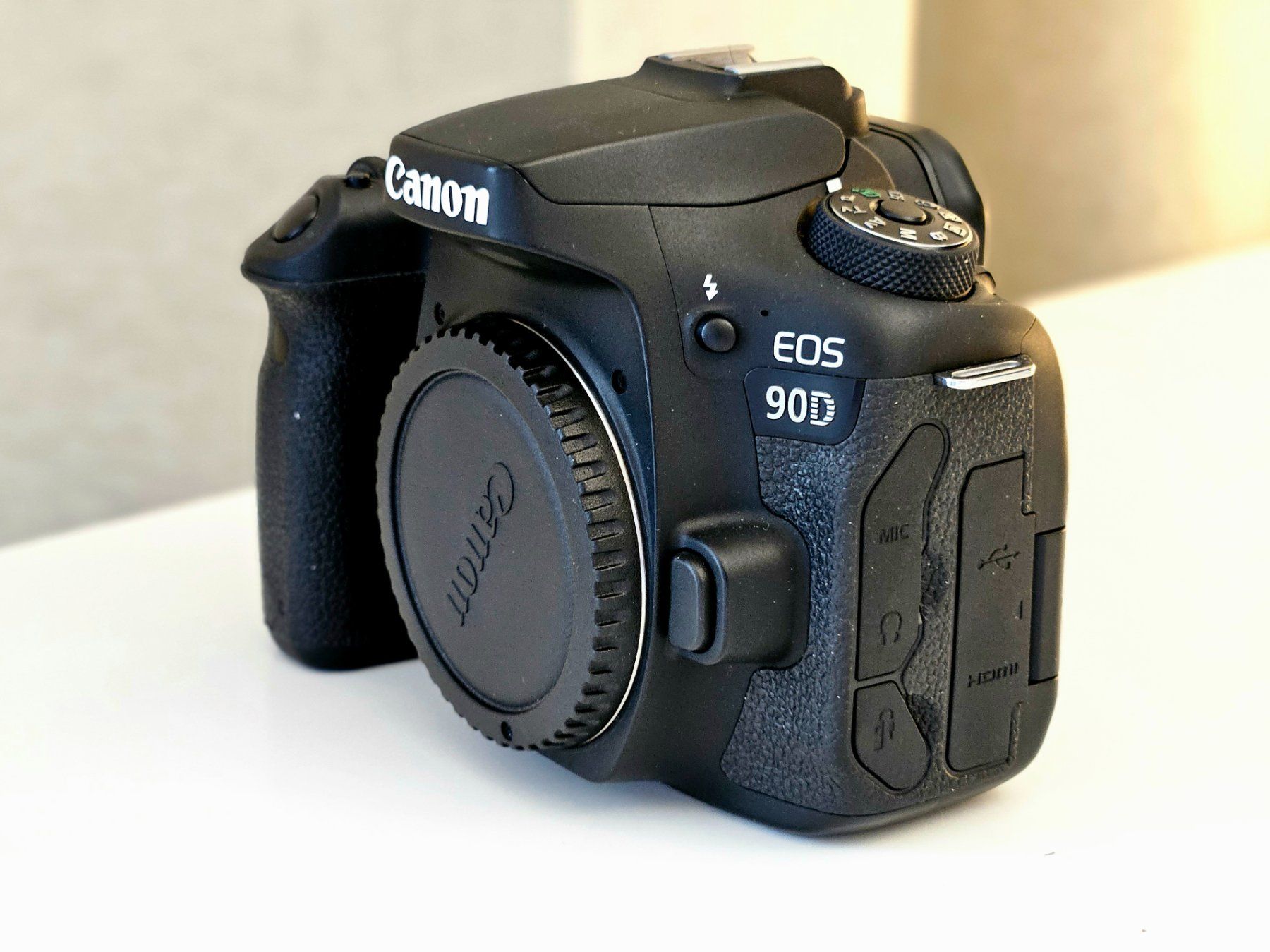 Canon Appareil photo: Canon EOS 90D + EF-S 18-135mm - facture 2022 – D'occasion à petit-lancy par alb_x96d 1