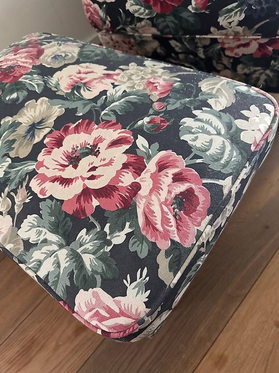 Ikea Poltrone: Ohrensessel mit Hocker und Kissen – Usato da Montlingen venduto da Utopia9000 3