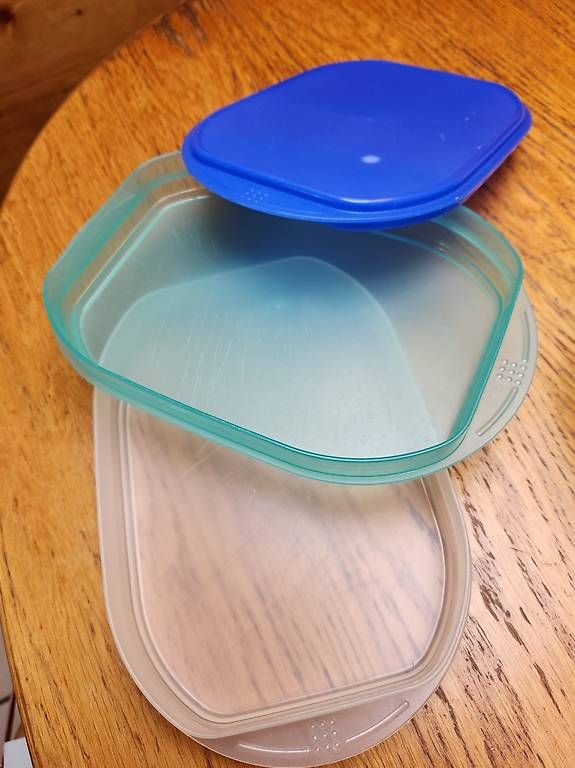 Tupperware Contenitori & Simili: Tupperware 3oder4 teiliger Traiteur – Usato da Gstaad venduto da Meiel2020 3