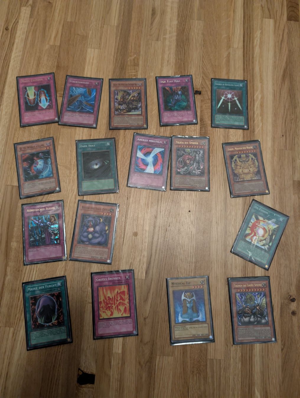 Yugioh Carte collezionabili: Yu-Gi-Oh Sammlung aus 2002-2006, über 700 Karten – Usato da Dübendorf venduto da chloteflyers 2