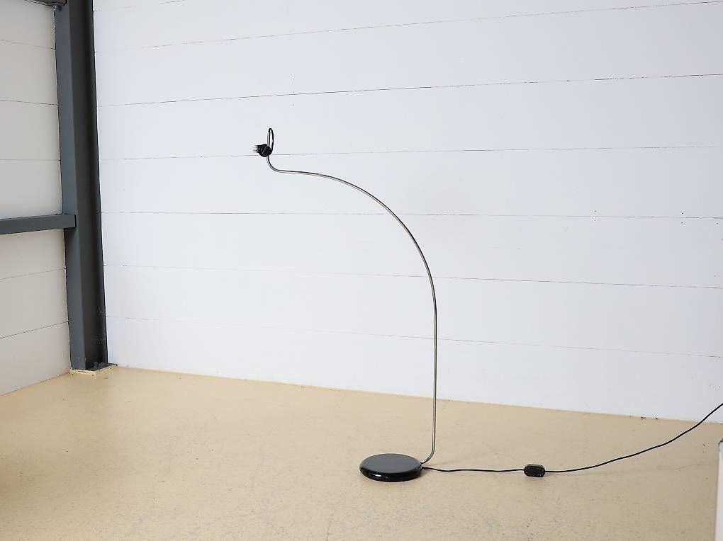 Oluce Lampade: Oluce  Stehleuchte | Bruno Gecchelin | Schwarz und Chrom – Usato da Meinisberg venduto da atelier_TILIJA 5