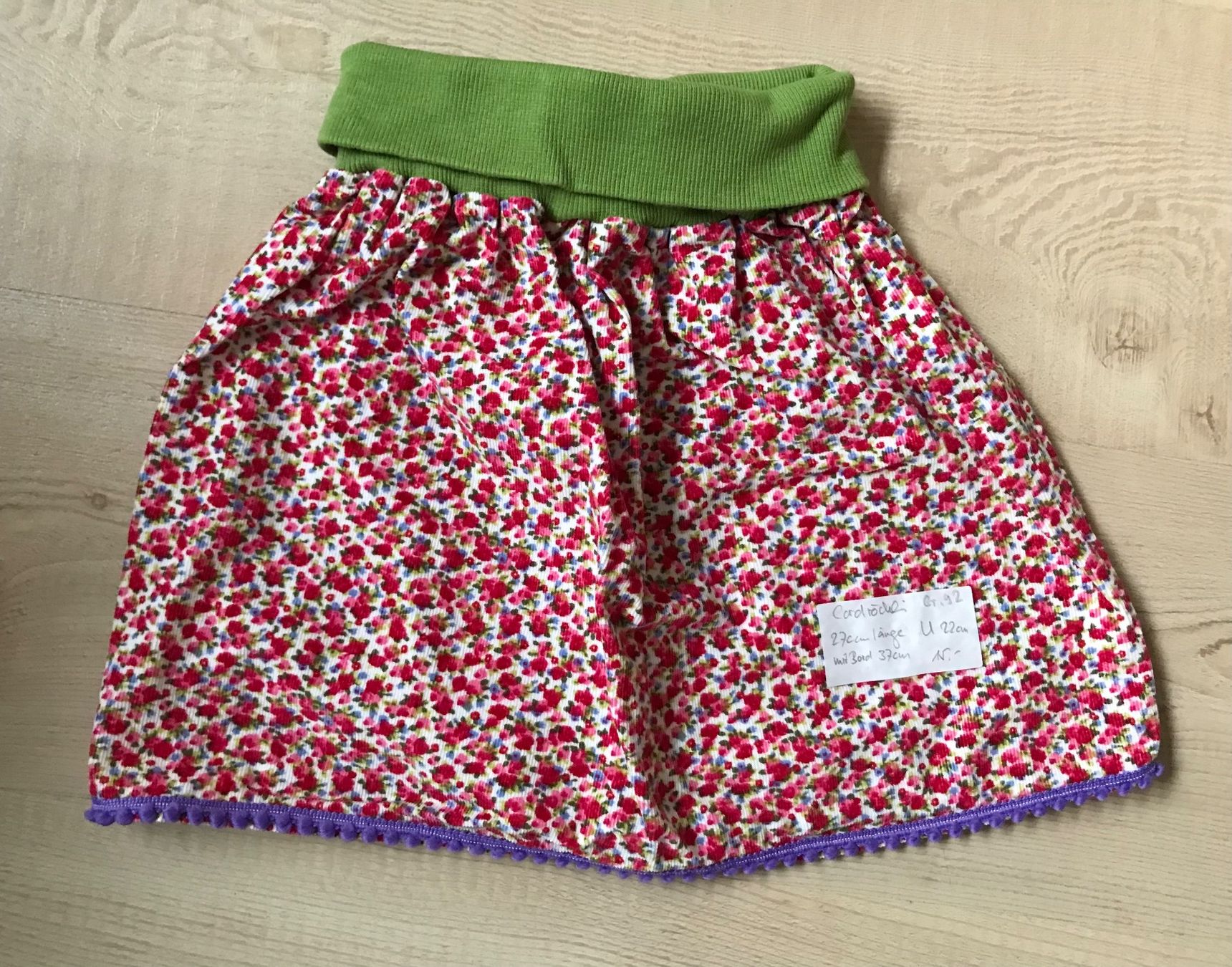 Vestiti & Gonne: Cordröckli mit feinen Blumen – Usato da Rüfenach AG venduto da merlyn07