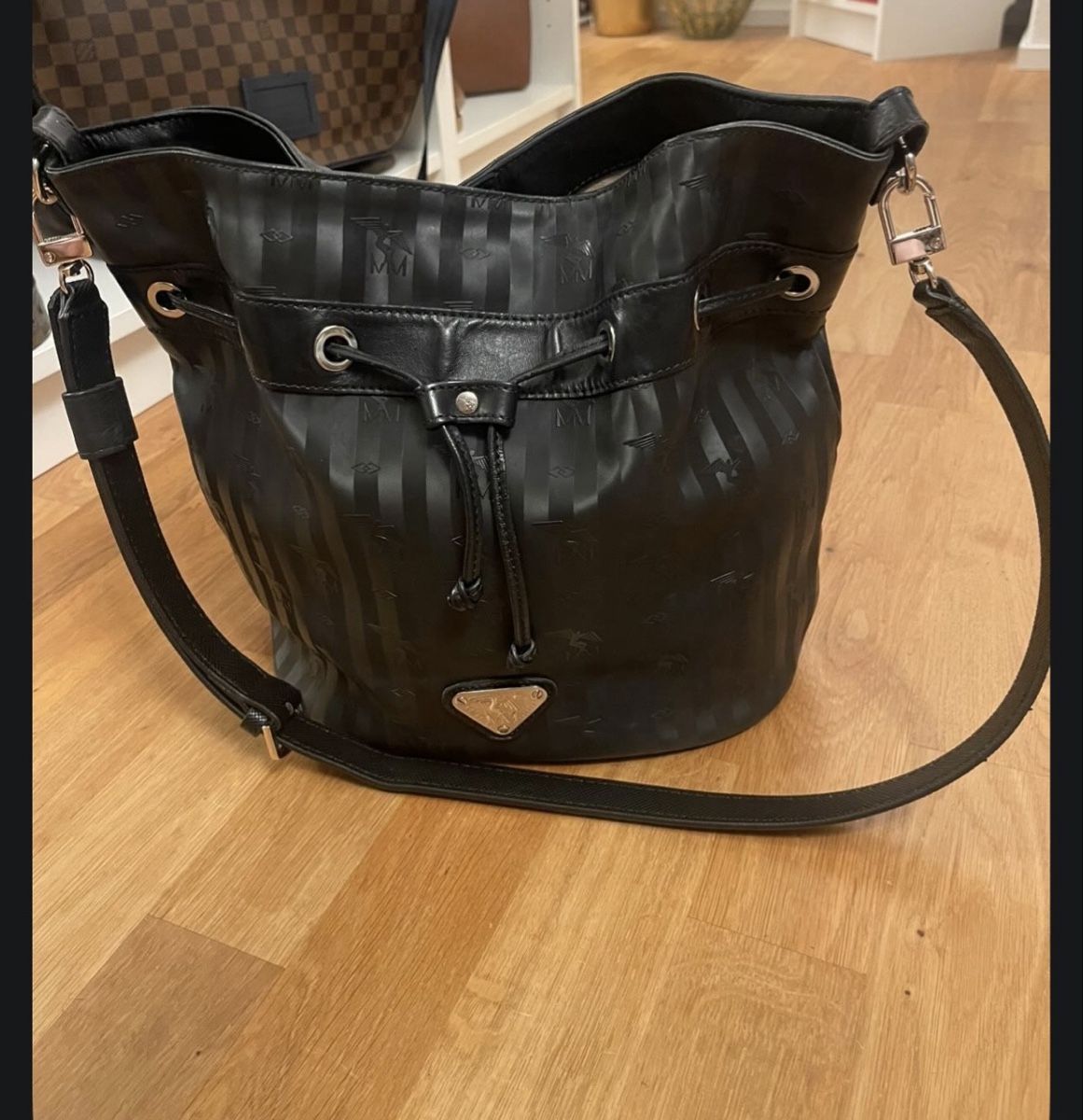 Maison Mollerus Taschen für Damen: Damentasche Maison Mollerus schwarz – Gebraucht aus Witterswil von gsc_z6ts
