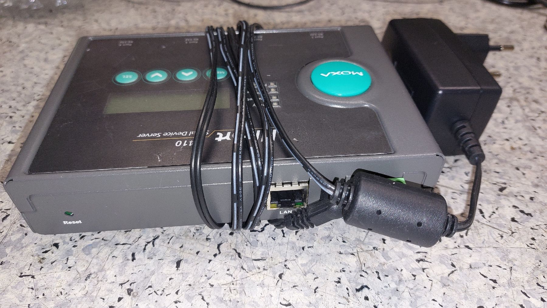 Moxa Laufwerke & Adapter: MOXA NPORT 5410 Serieller Geräteserver – Gebraucht aus Hinteregg von Amerizium