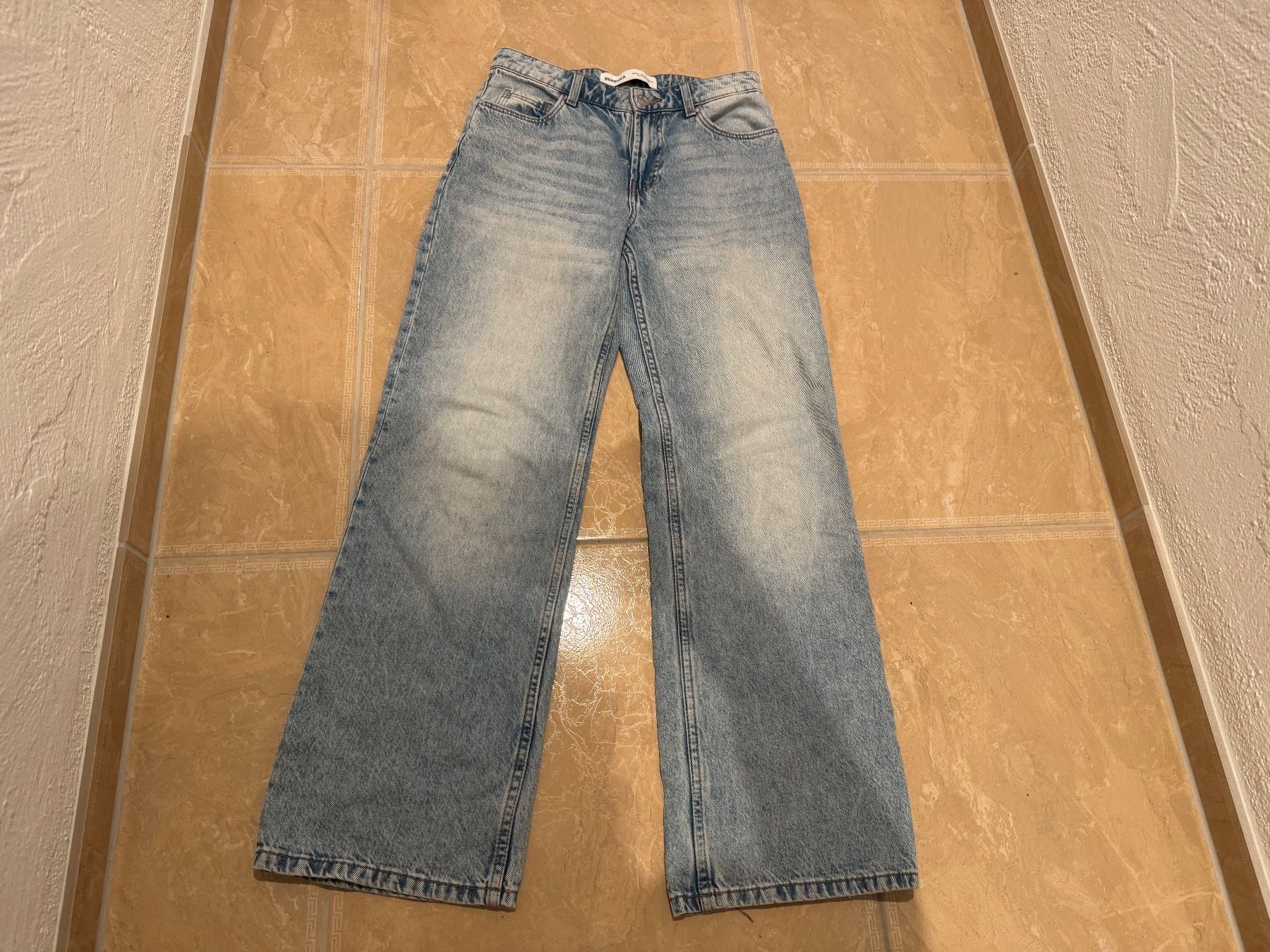 Bershka Jeans: Bershka neue jeans, 32 – Neu (gemäss Beschreibung) aus Klingnau von Markus14