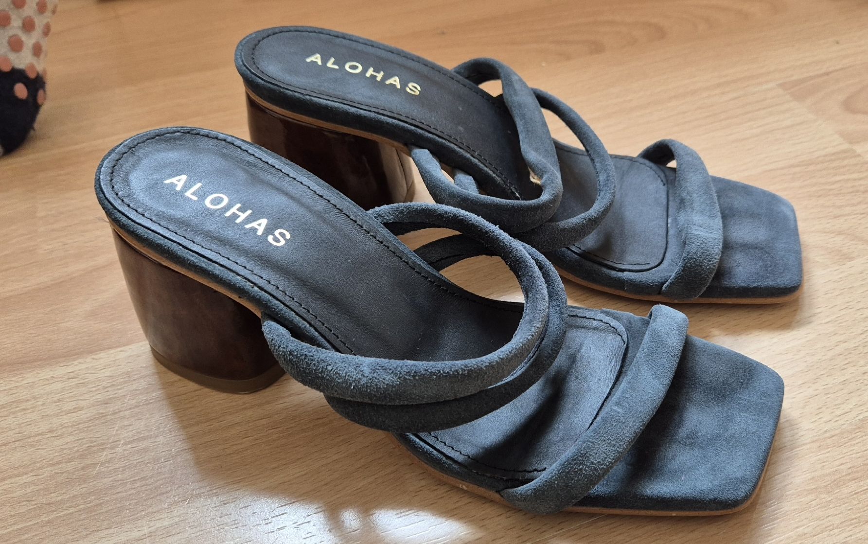 Alohas Damenschuhe: ALOHAS Sandale mit Absatz – Gebraucht aus Wil AG von yol.z