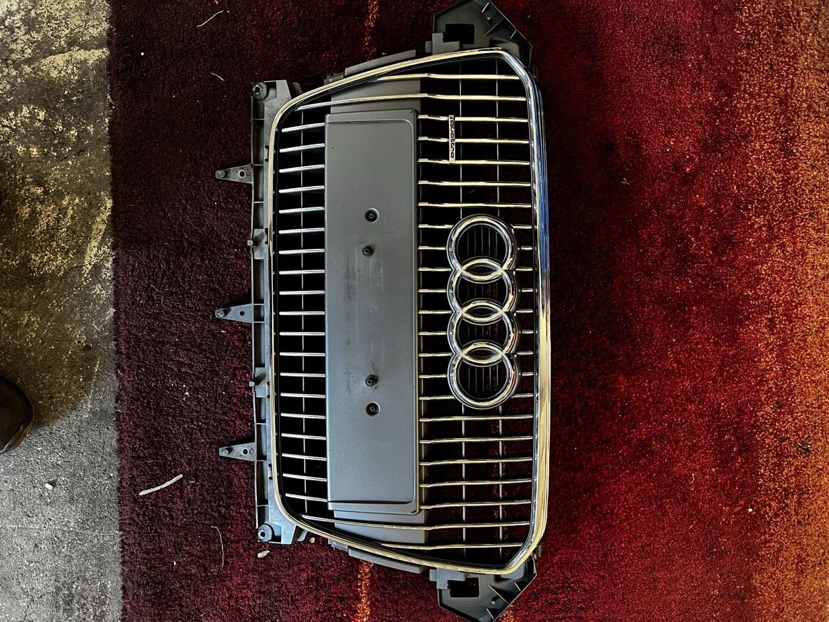 Audi Tutti pezzi di ricambio auto: Griglia Audi a4 b8,5 – Usato da Pura venduto da Rino68