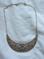 Kette golden mit Halbmond