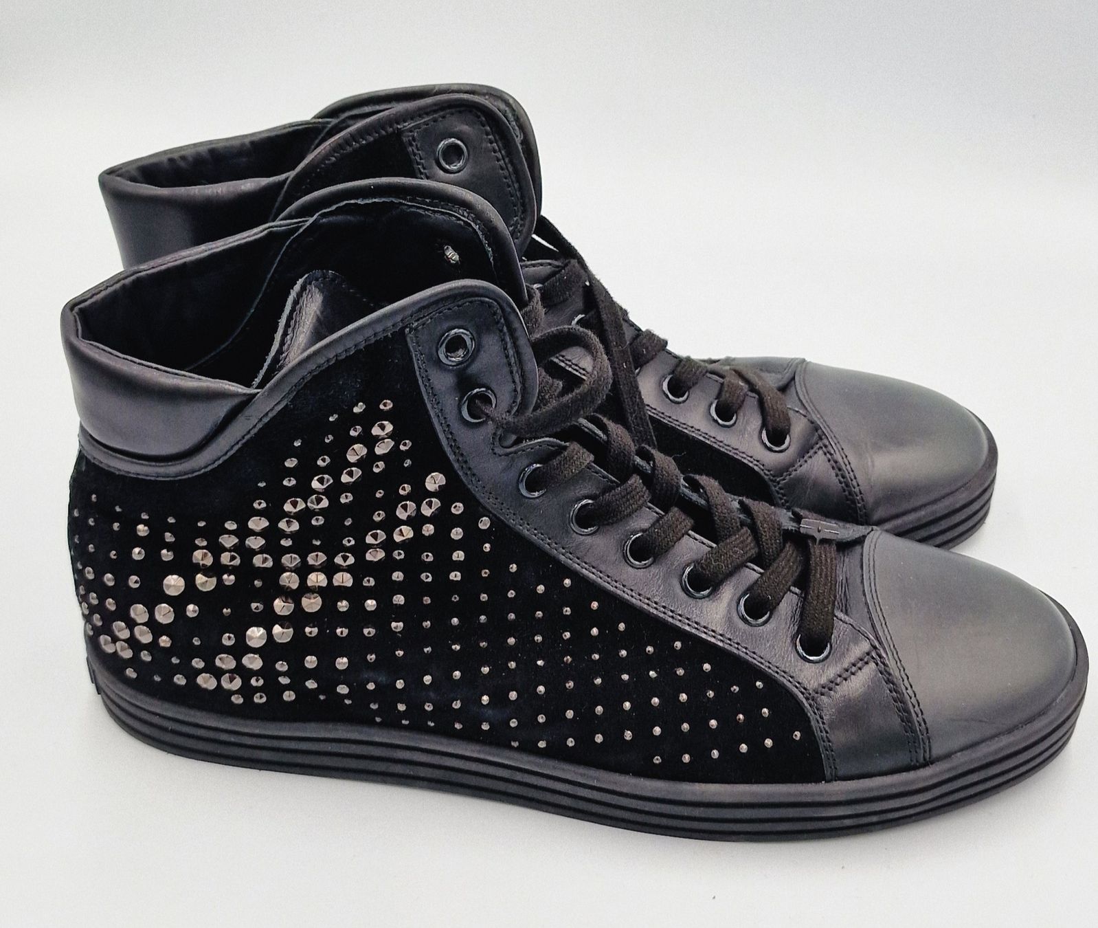 Hogan Scarpe da uomo: Hogan Schwarze Wildleder-Leder  Sneaker, Grösse 40 – Usato da Affeltrangen venduto da Szafaoli 1