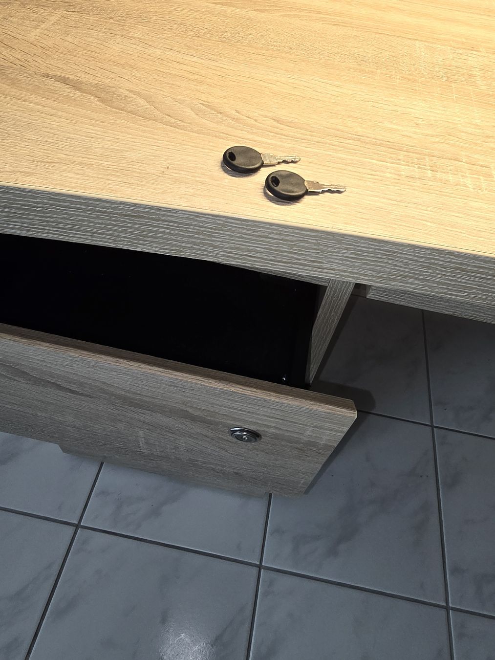 Scrivanie: Praktischer Bürotisch 140cm×80cm – Usato da Wilen b. Wollerau venduto da M.S.007 4