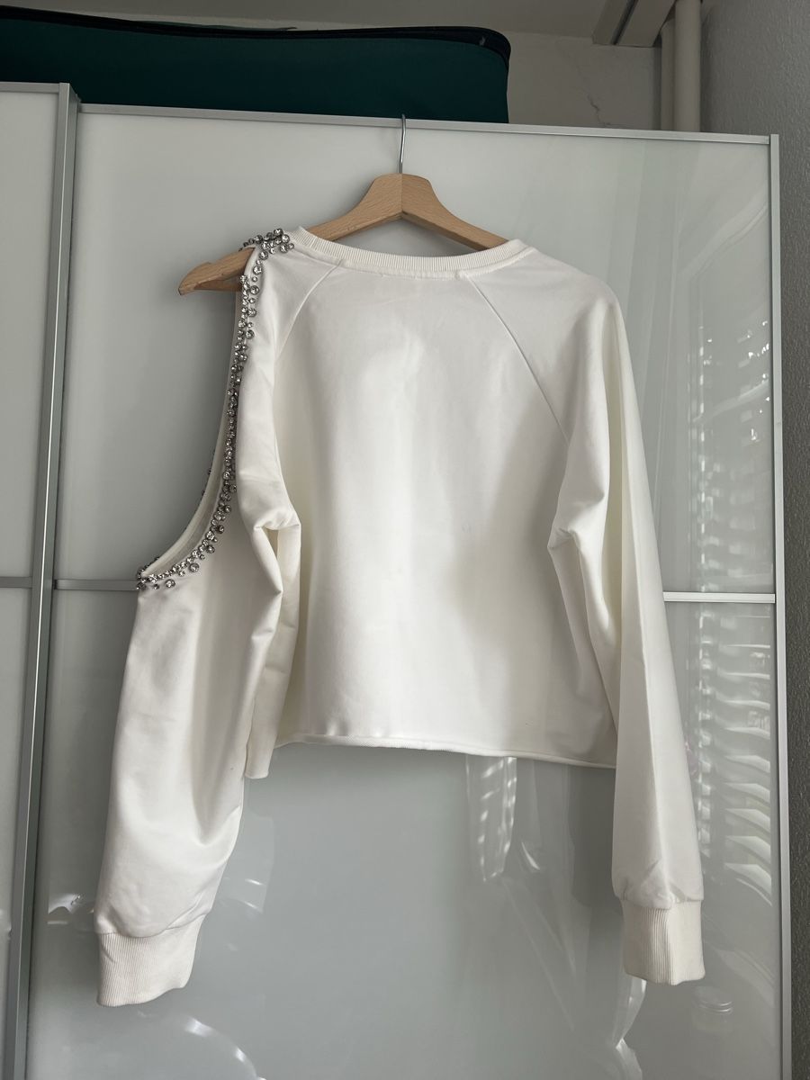 Maglioni & Felpe: White Cut-Out Shoulder Embellished Sweater, Size Small – Nuovo (secondo la descrizione) da Zürich venduto da tra_wl8x 2