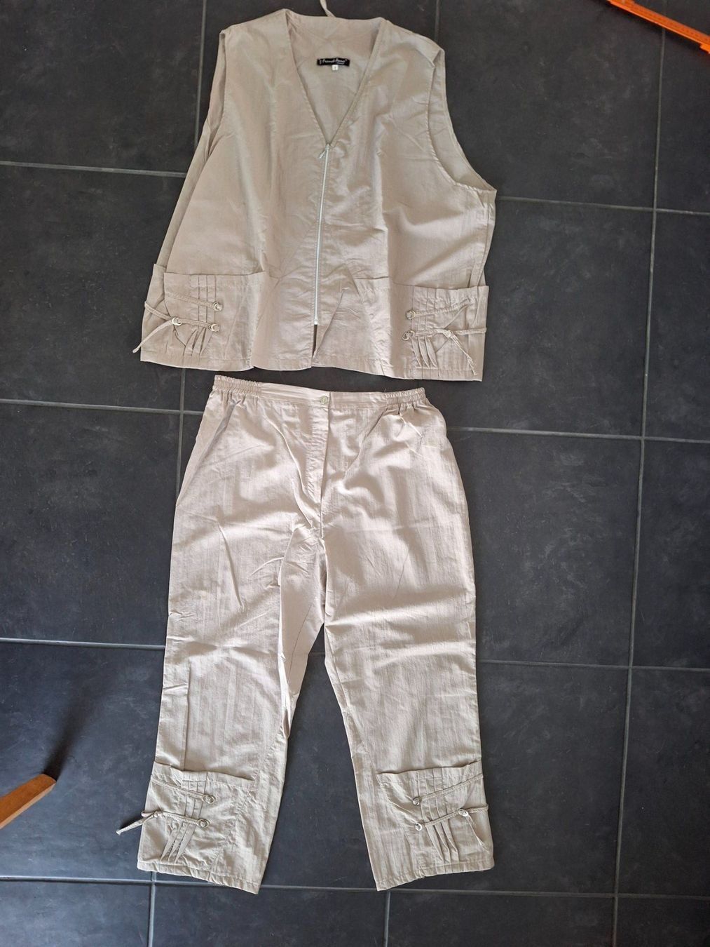 Lotti di vestiti: Hosen- und Weste-Set, Grösse 44/46, Beige – Usato da WALTERSWIL SO venduto da thb_ybm8