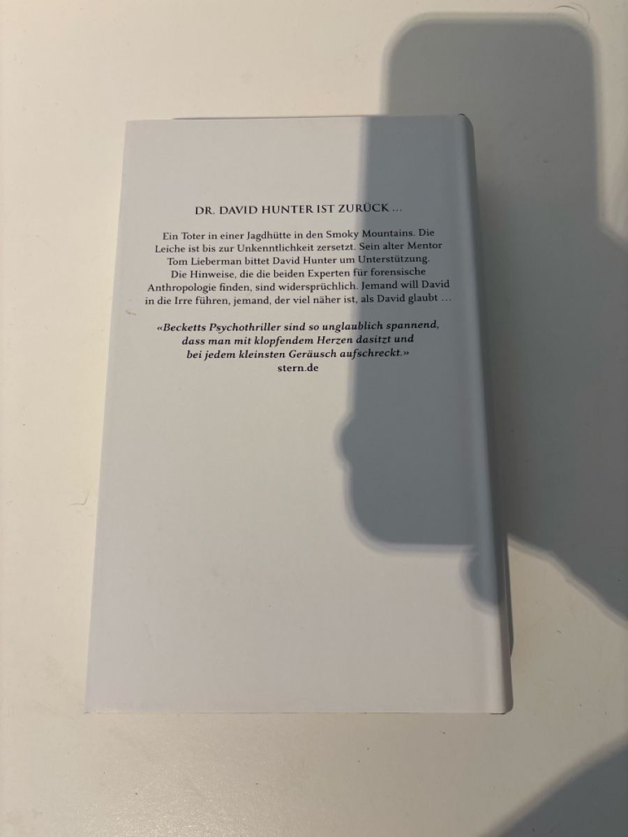 Libri: Simon Beckett - Leichenblässe, neuwertig – Nuovo (secondo la descrizione) da Adliswil venduto da ninotschka7 2