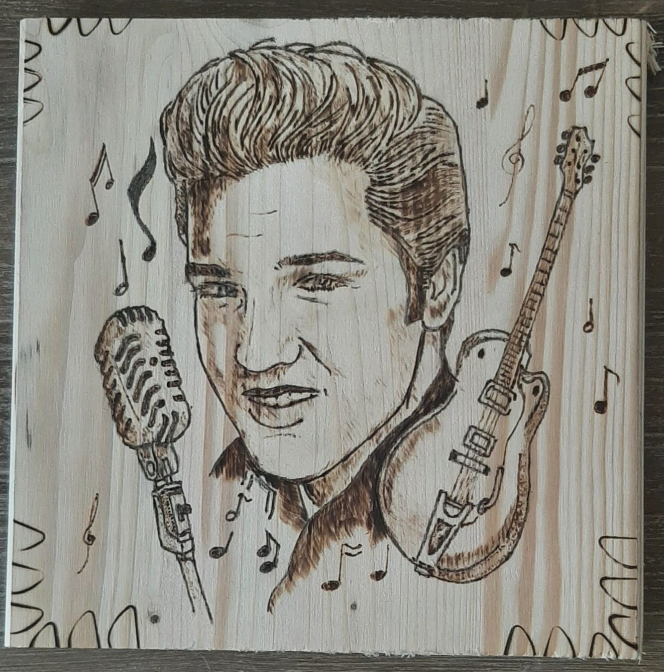 Articoli in legno: Elvis - Brandmalerei – Usato da Seewen SZ venduto da EK-CH-65