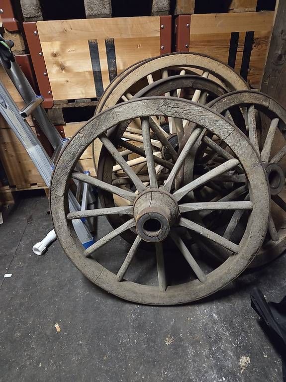 Carrozze: Holzräder Kutsche – Usato da Gwatt (Thun) venduto da theo360 2
