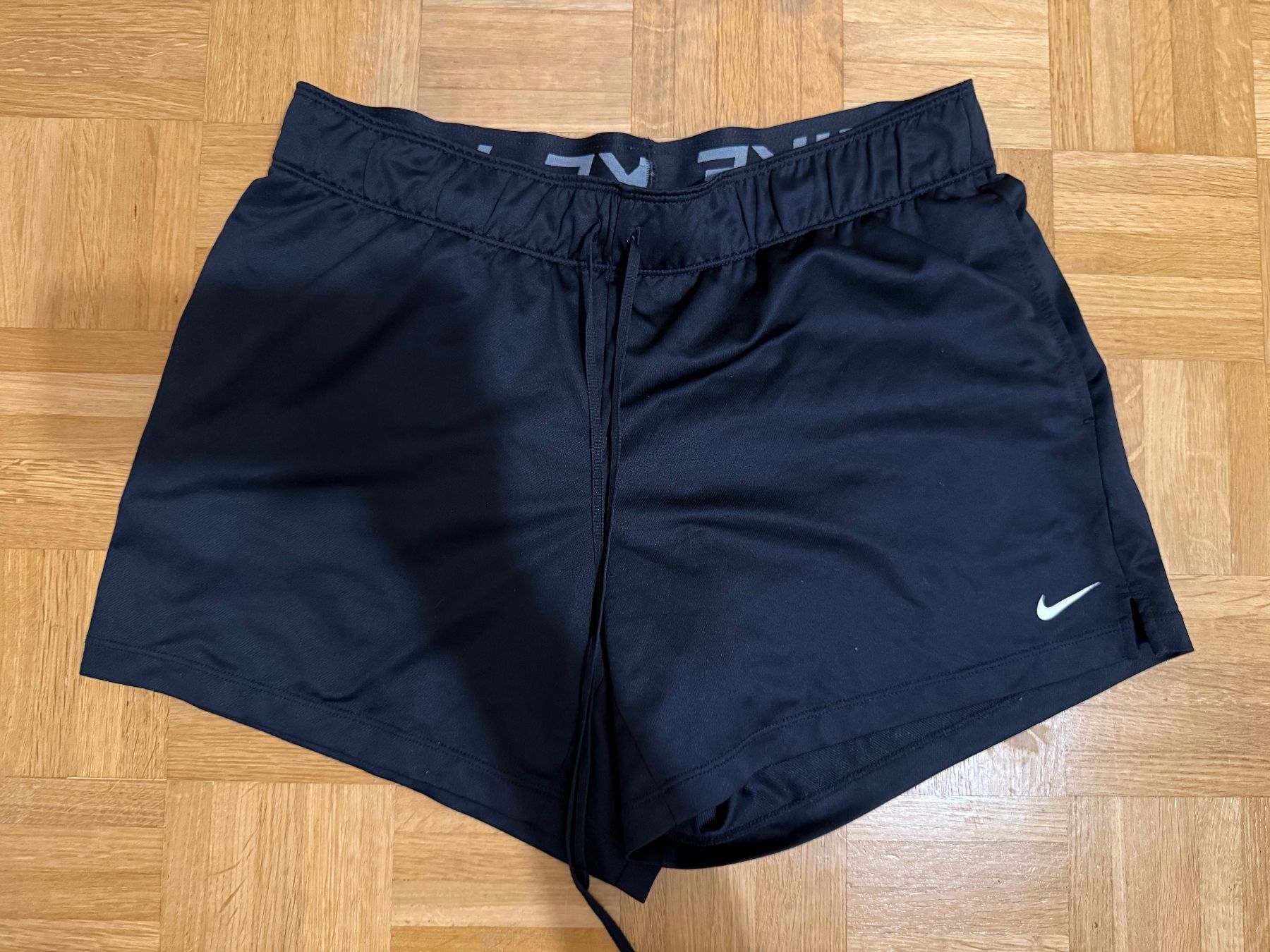 Nike Pantaloni: Nike shorts – Usato da Dübendorf venduto da sof_y5dt