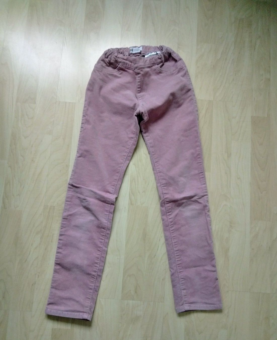 H&M Pantaloni: Lila Cordhose HM, Gr 140 – Usato da Romanshorn venduto da milenva