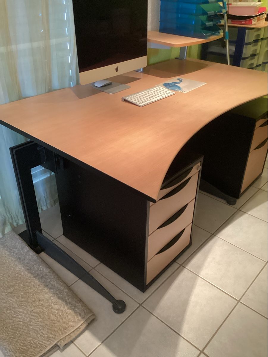 Schreibtische: Bürotisch, Hochwertig – Gebraucht aus Wauwil von Shelti 1