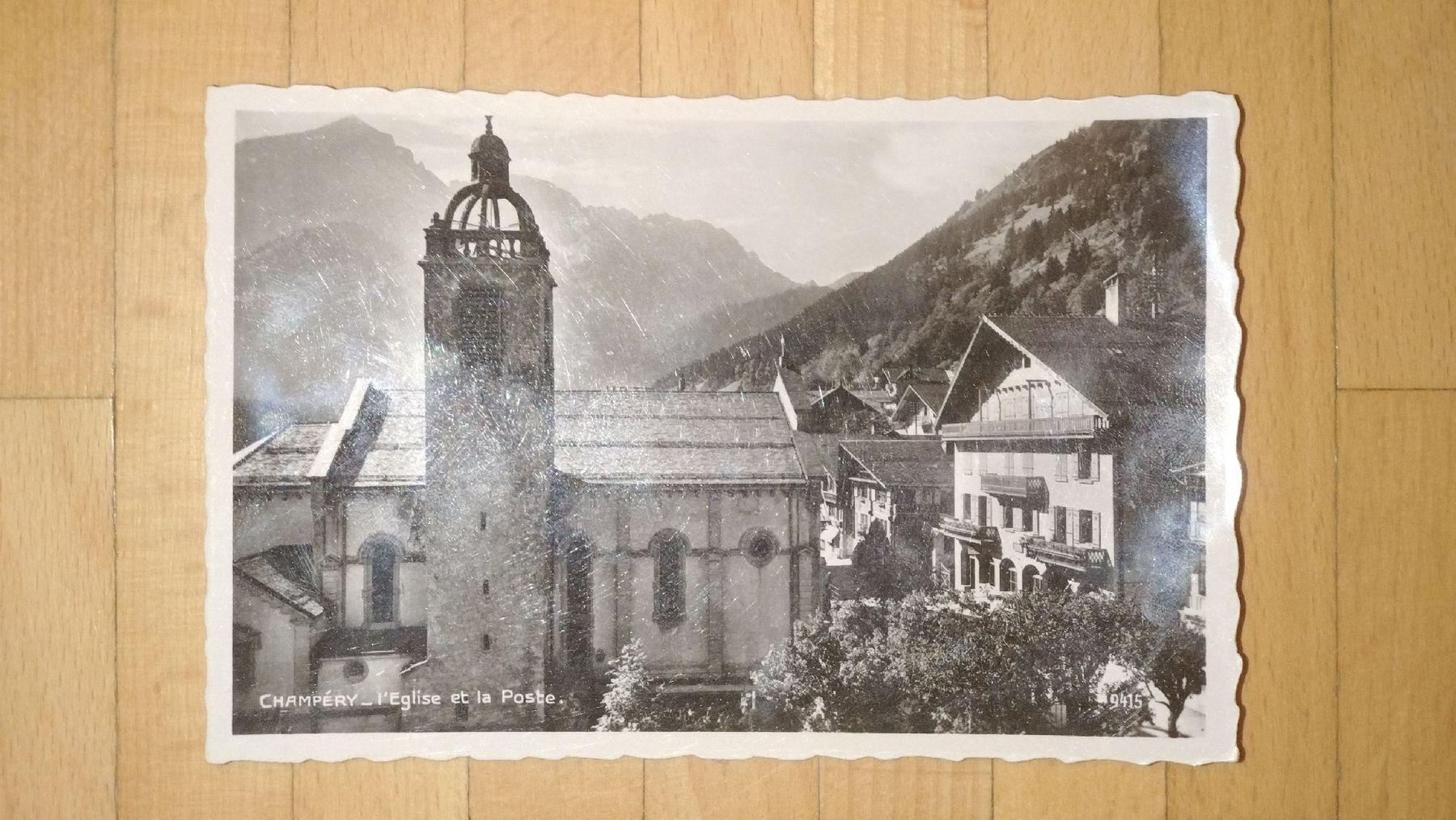 Cartoline postali:  Champéry L'Eglise et la Poste non circulée  – Usato da Farvagny-le-Grand venduto da LaCaverne