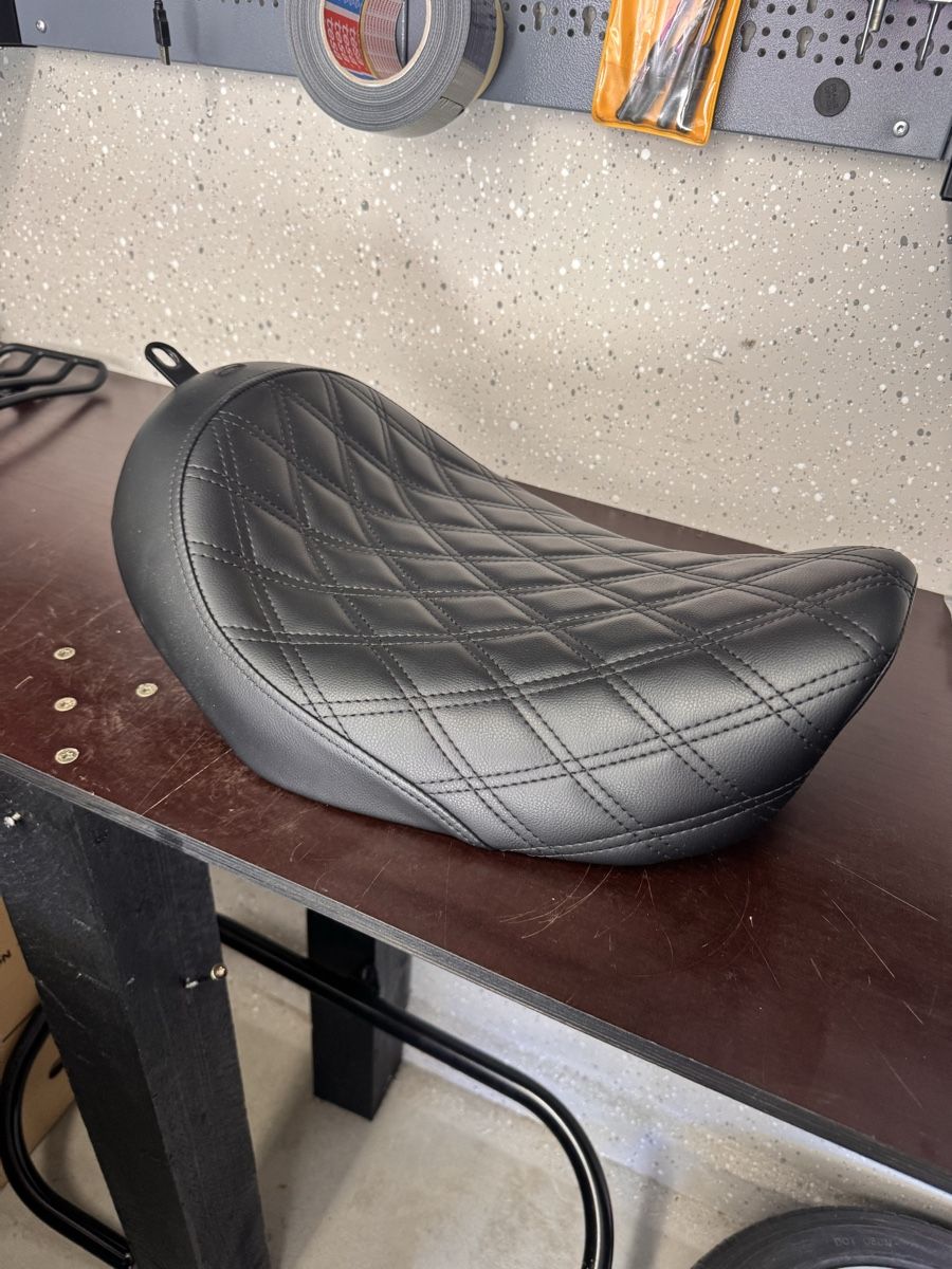 Harley-Davidson Toutes les pièces détachées moto: Harley Davidson Dyna Solositz Saddlemen – D'occasion à Orpund par Rossi89