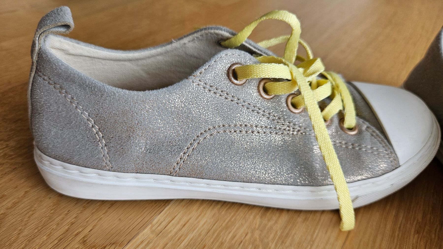 Scarpe per ragazze: RED Wagon Mädchen Low-Top Sneakers 32 – Usato da Gossau SG venduto da dolores_x 3