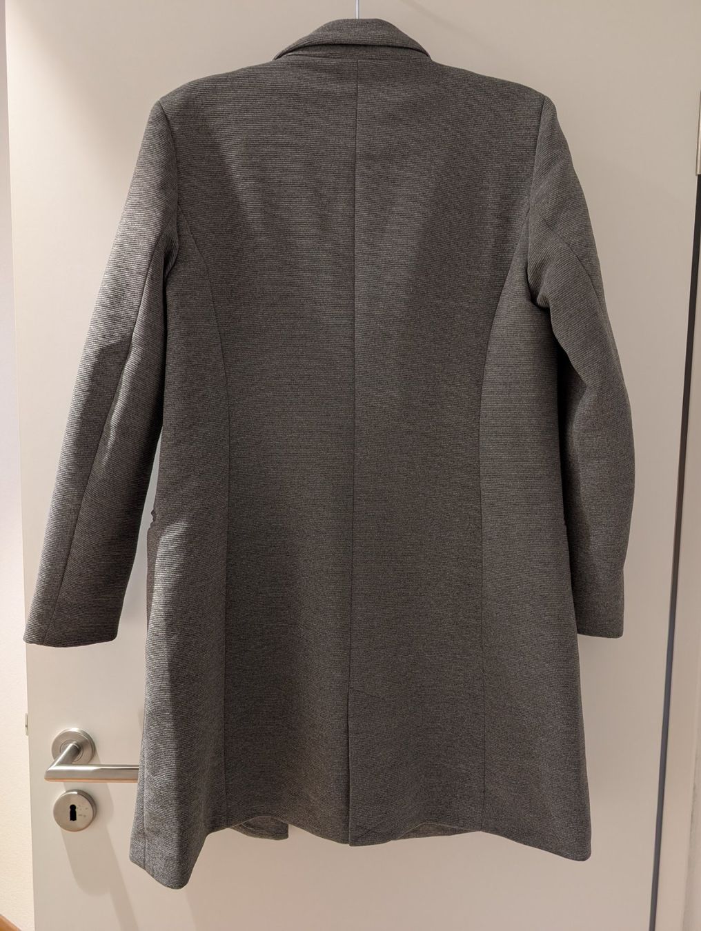 Only Cappotti: ONLY grauer Mantel Gr. L – Usato da Schönenwerd venduto da sal_75dx 1