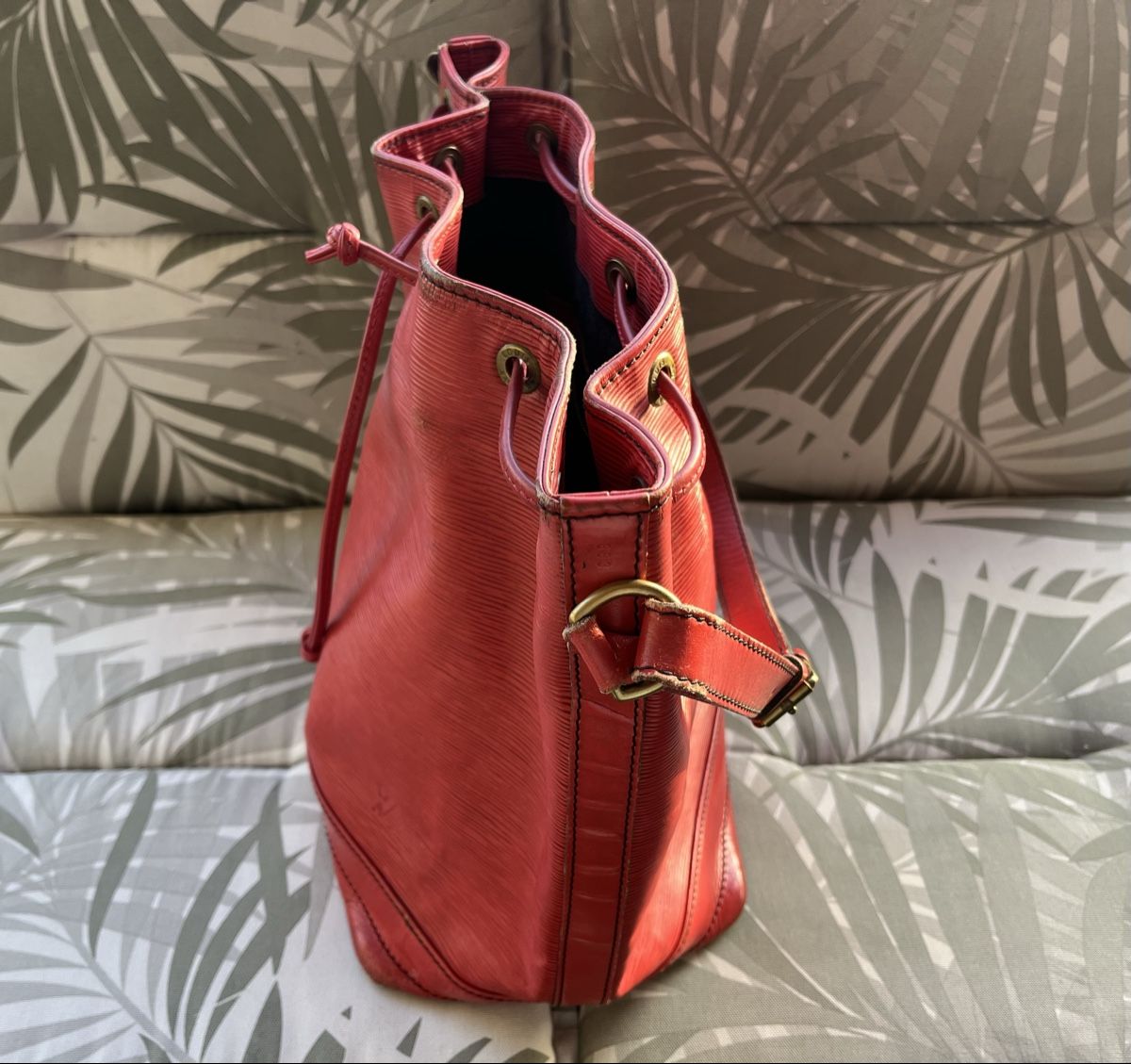 Louis Vuitton Borse da donna: Sac Noé Louis Vuitton rouge  – Usato da Lutry venduto da tat_2zxq 2