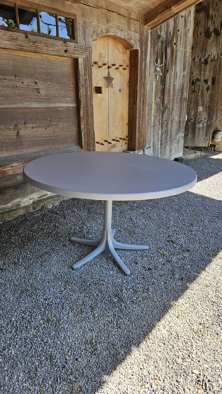 Tavoli: Schaffner Gartentisch PIXOLIT  rund von Schaffner. – Usato da Gontenschwil venduto da Everest1313