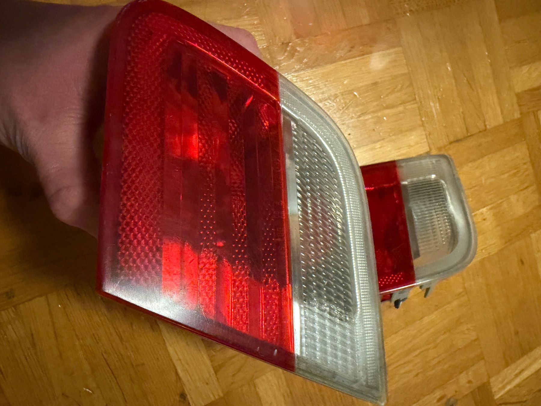 Tutti pezzi di ricambio auto: BMW E46 Rückleuchten innen – Usato da Männedorf venduto da kat_q6hn 1