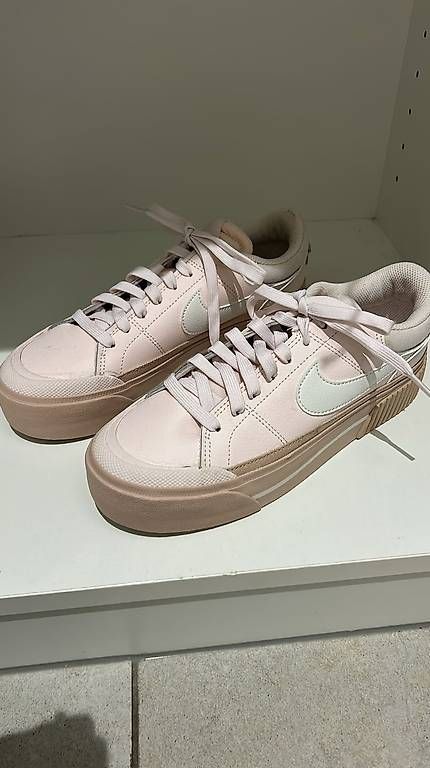 Scarpe da donna: Neue Nike -Schuhen rosa – Usato da Wil SG venduto da smu_l76j 1