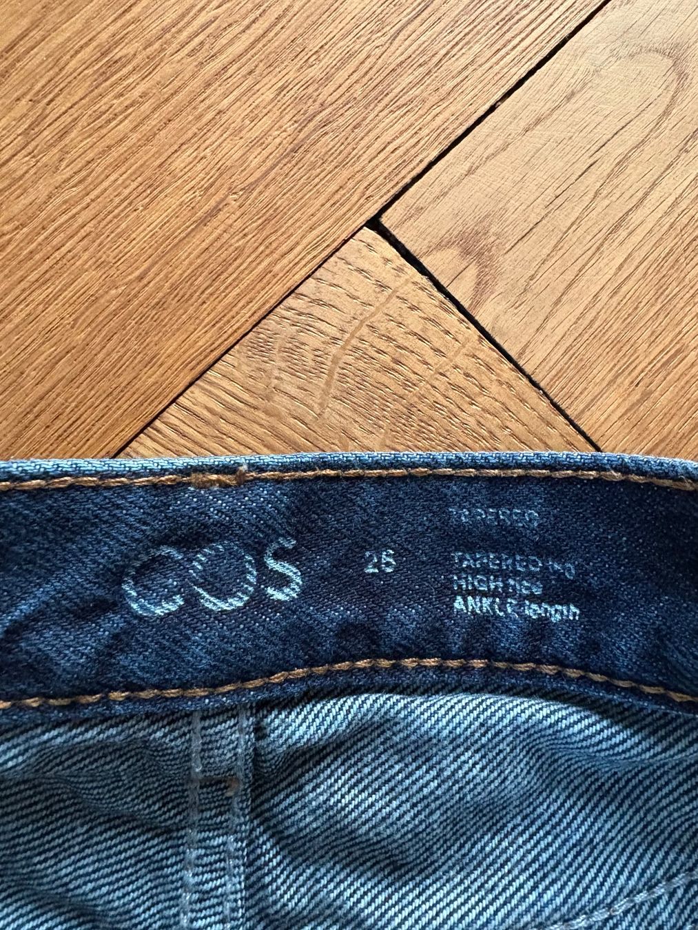 Cos Jeans: COS Tapered Jeans Gr. 25 – Usato da Zürich venduto da triangular 3