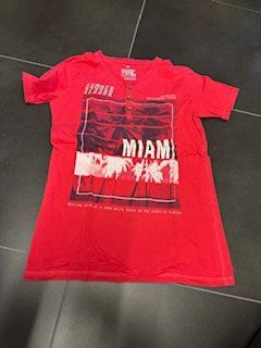 We Camicie, T-shirt & Polo: T-Shirt von WE rot 158/164 – Usato da Gommiswald venduto da Anika6