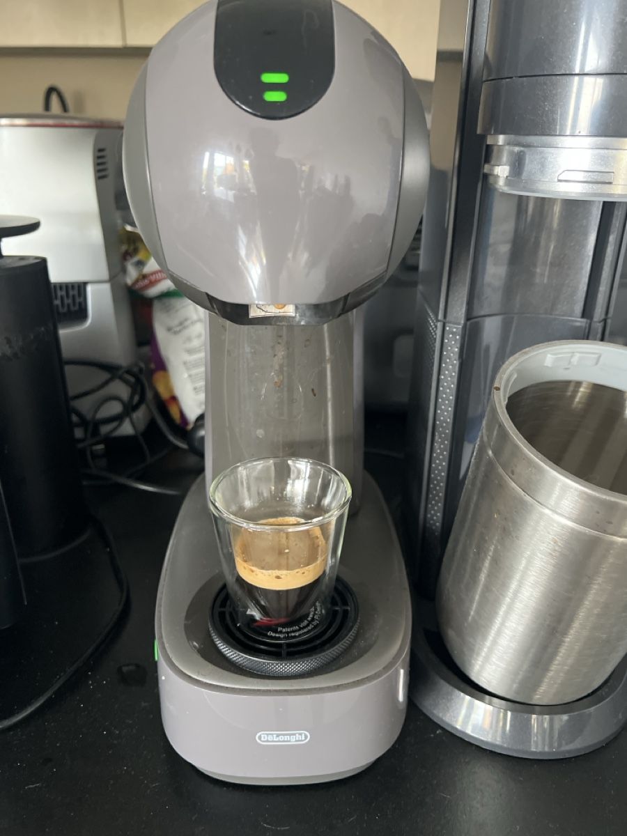 De'Longhi Macchine per caffè & Macchine per espresso: Machine à café DeLonghi Dolce Gusto grise – Usato da Neuchâtel venduto da falbertetti